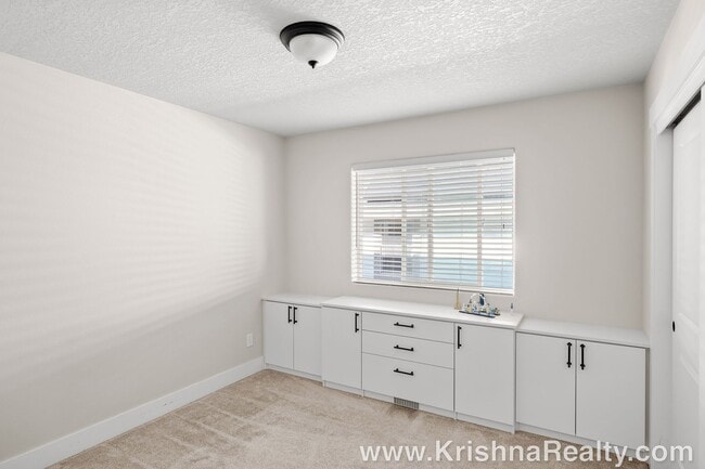 Building Photo - Gorgeous 4 BD* 2.5 BA* Single Family Home ...