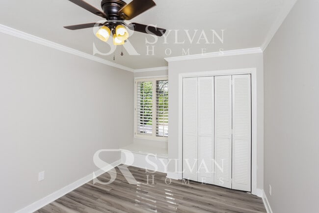 Building Photo - Feel like you are on vacation every day in this 4 bedroom, 3 bathroom home