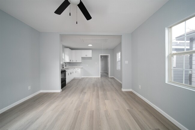 Building Photo - 1319 Bayou St