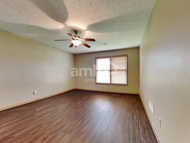 Building Photo - 2160 Schwinn Ave