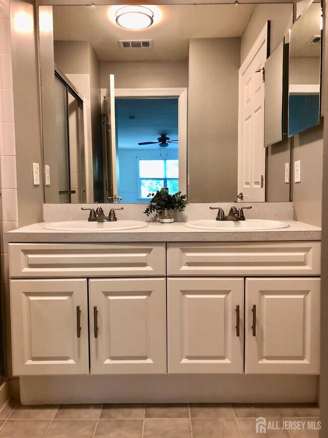 Building Photo - 112 Central Ave