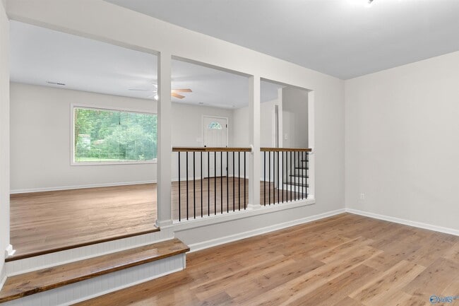 Building Photo - 285 Ruby Dr