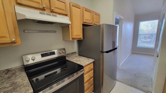 Building Photo - The Villas Condominiums  2/2 AVAILALBE NOW!