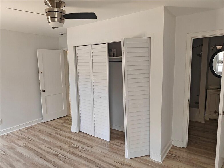 Building Photo - 810 Wesleyan Dr