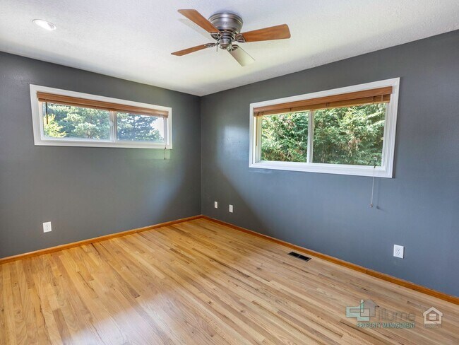 Building Photo - Beautiful 4 Bedroom Home