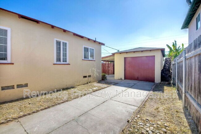 Building Photo - 3343 Chamoune Ave