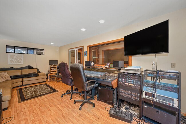 Building Photo - 16832 Alice Way