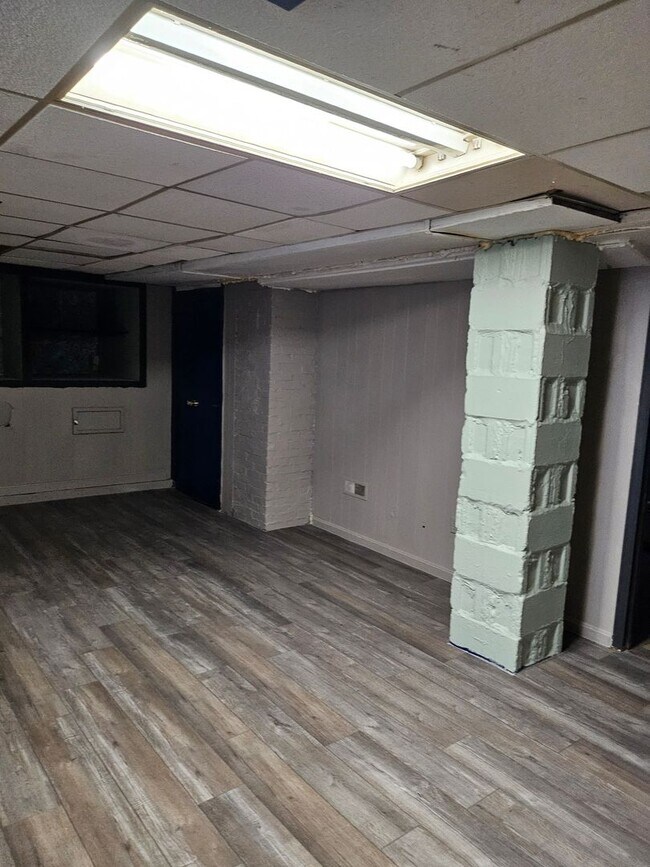 Building Photo - 1414 E Sycamore St
