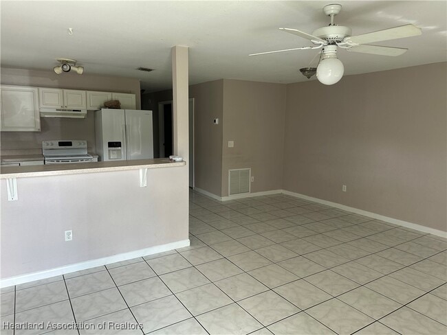 Building Photo - 1525 Queen Palm Ave