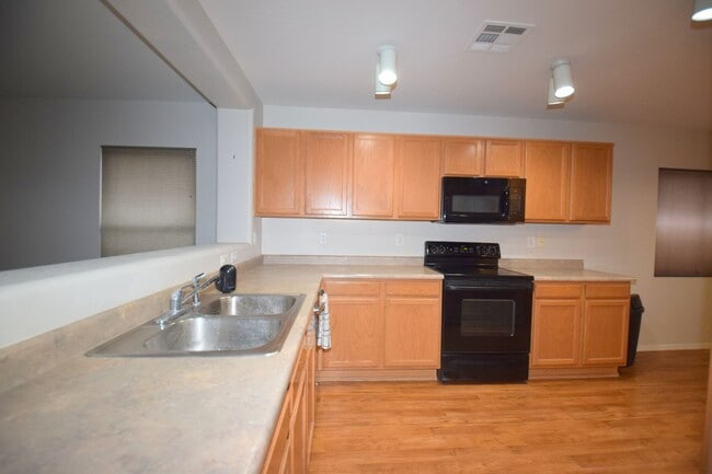 Building Photo - Beautiful Copper Basin Home!