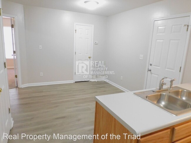 Building Photo - 4 br, 2 bath House - 3211 N. OHenry Blvd.