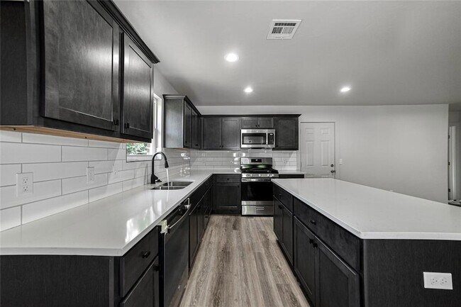 Building Photo - 1417 Mallard Dr