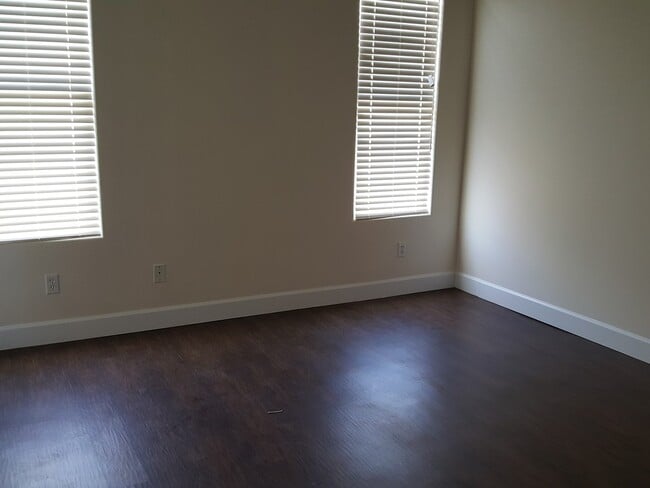 Building Photo - Beautiful 3 Bedroom home