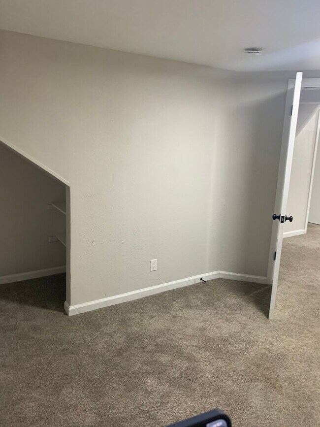 Building Photo - 2102 8th Ave