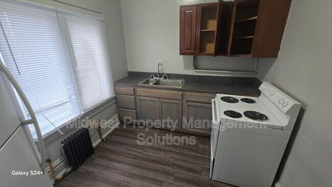 Building Photo - 1422 Central Ave