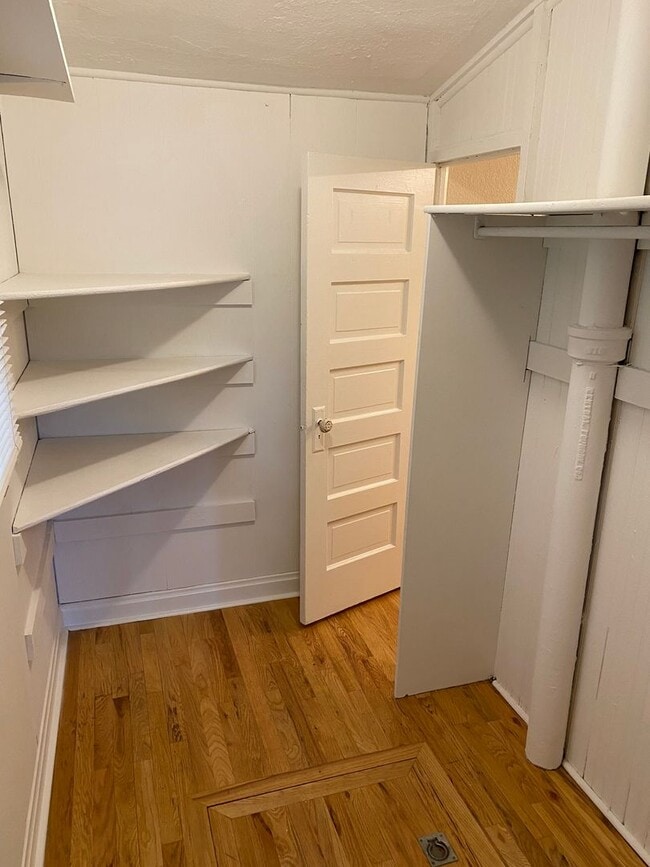Building Photo - Available for 2026-2027 Fall Pre-Leasing! ...