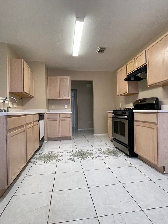 Building Photo - 719 Willow W Dr