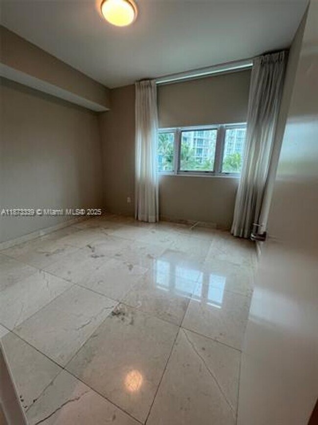 Building Photo - 3131 NE 188th St