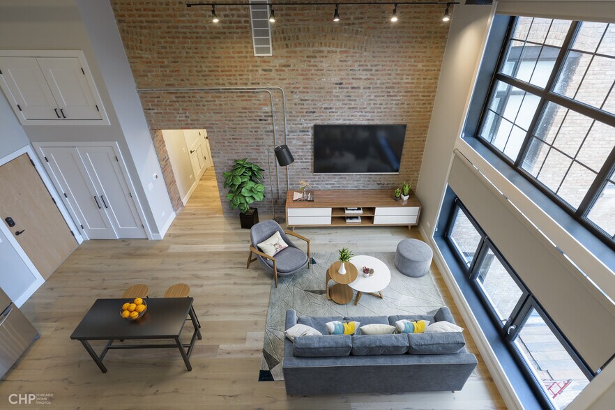 Building Photo - 731 N Sangamon St