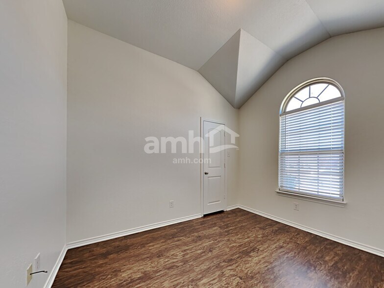 Building Photo - 924 Mesa Vista Dr