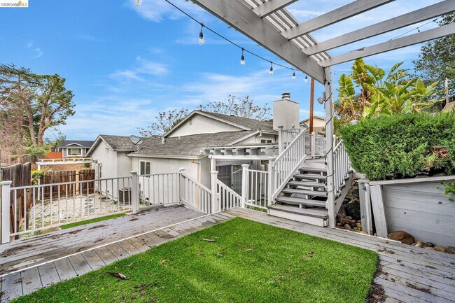 Building Photo - 909 Halite Way