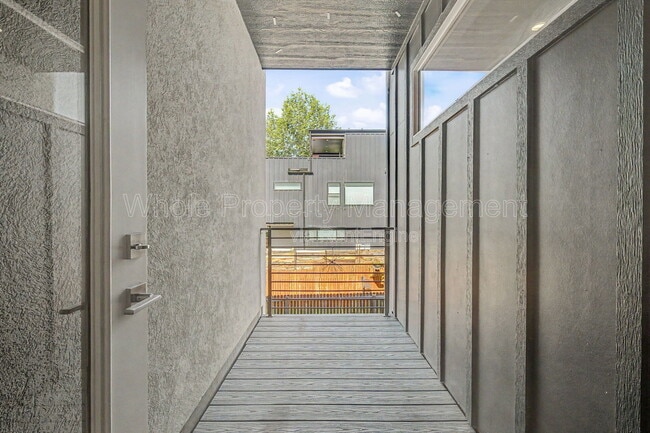 Building Photo - 2708 W 25th Ave