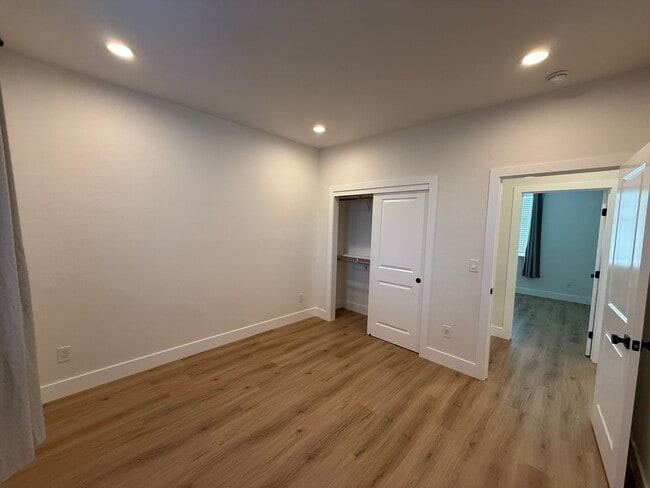 Building Photo - 8461001/85