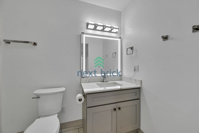 Building Photo - A beautiful 4 bed and 2 bathroom house for rent