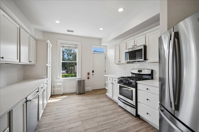 Building Photo - 3211 11th St NW