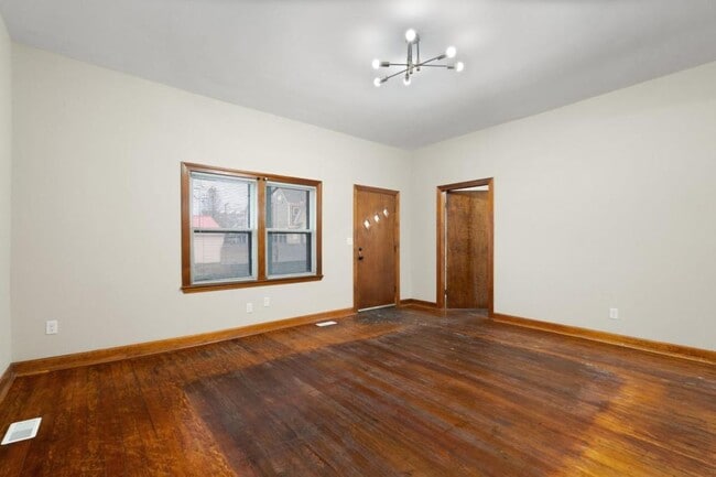 Building Photo - 1709 Ekin Ave