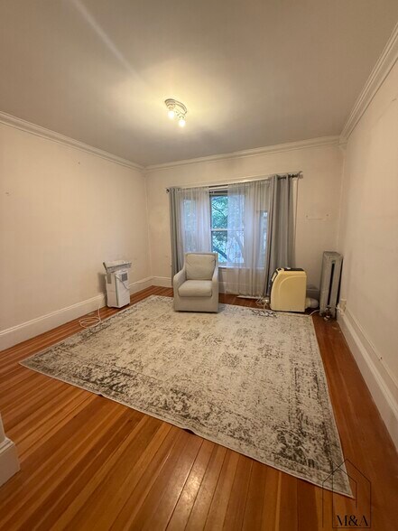 Building Photo - 43 Strathmore Rd