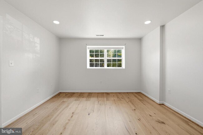 Building Photo - 45805 Marlane Terrace