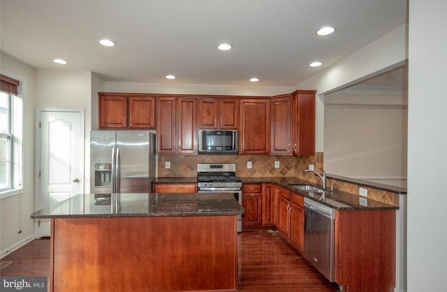 Building Photo - 23119 Sunbury St