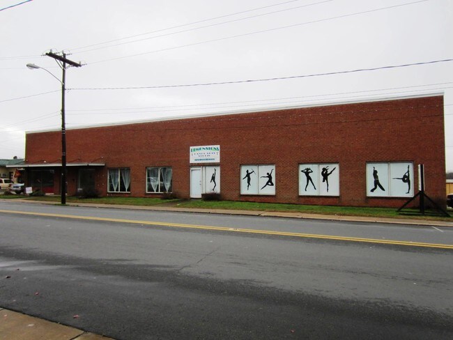 Building Photo - 107 W Main St