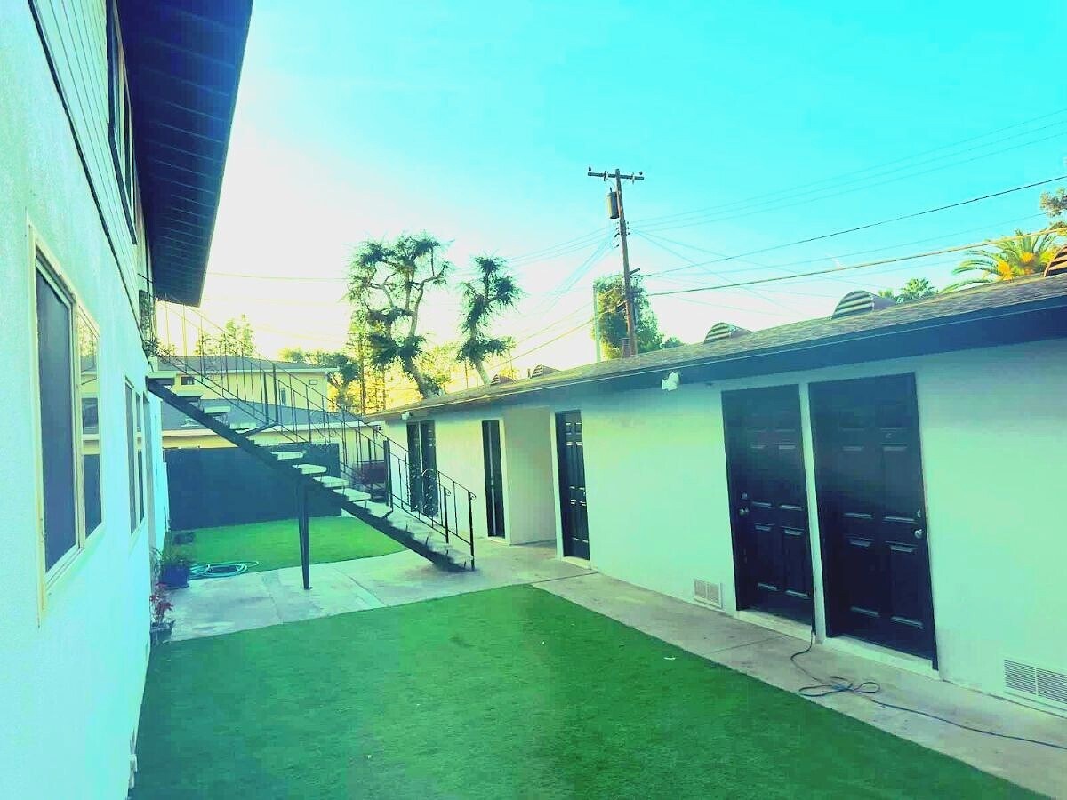 Patio L Picture G - 2302 W Roberta Ave