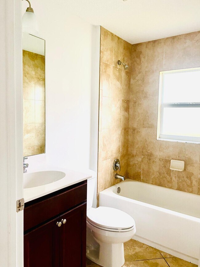 Building Photo - 9553 Seaspray Dr