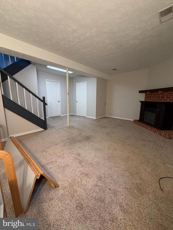 Building Photo - 327 James St