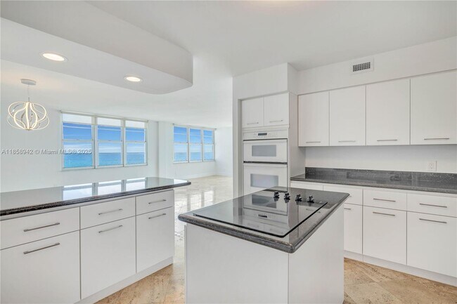 Building Photo - 5151 Collins Ave
