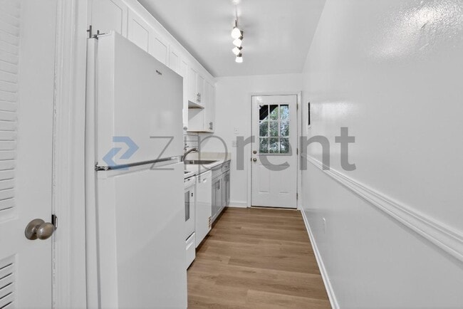 Building Photo - 463 Medlock Rd