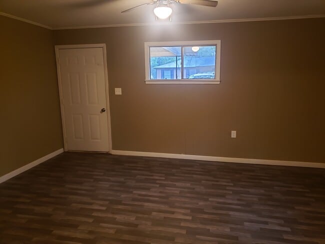 Building Photo - 906 Pierson St