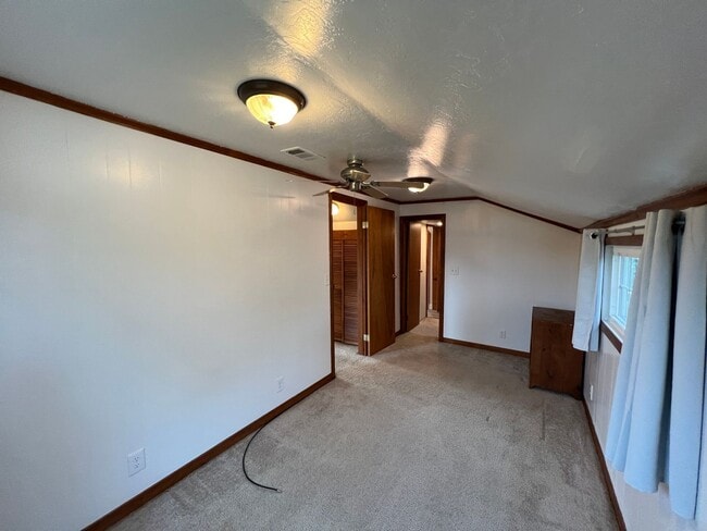 Building Photo - Nostalgic 3-bedroom Farmhouse in Hughson!