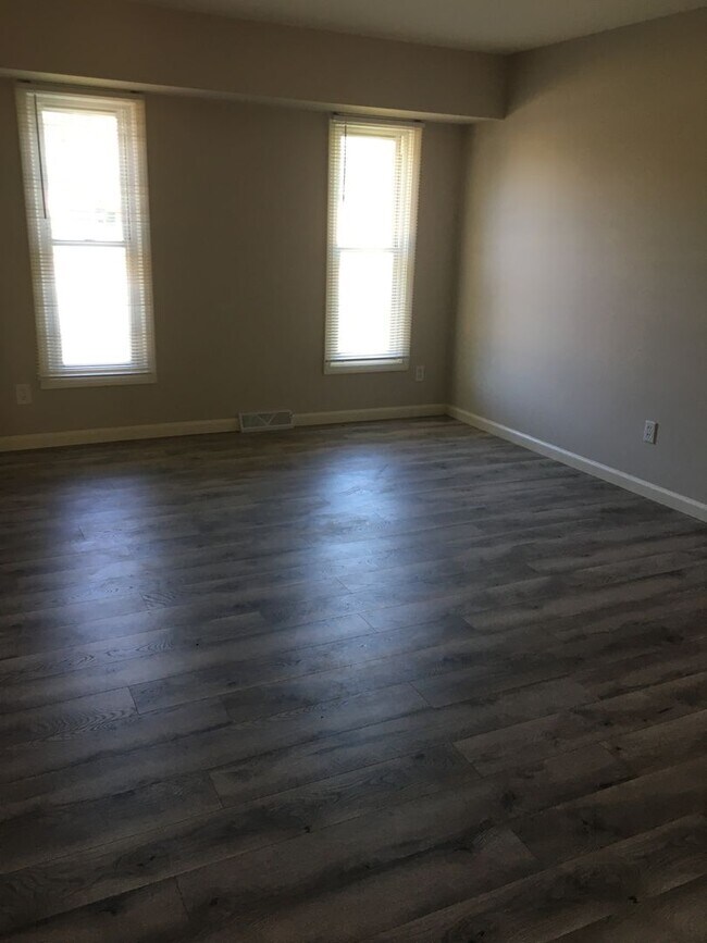 Building Photo - COMING SOON!!! 3 Bedroom, 2 Bath, 2 Car Garage. Newly  Remodeled