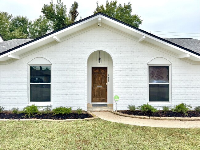 Primary Photo - 1415 Mapleton Dr