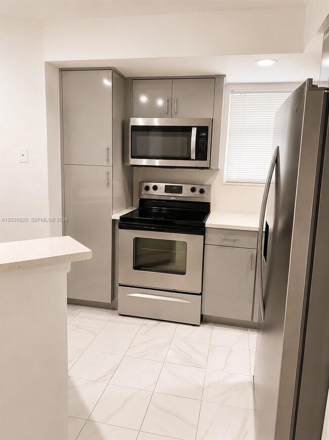 Building Photo - 663 Vista Isles Dr