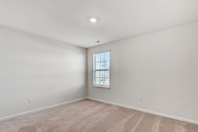 Building Photo - 33 Long Mdw Ln