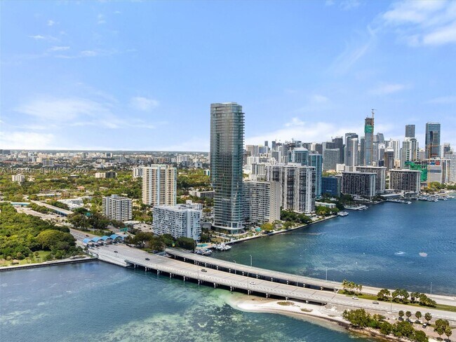 Building Photo - 175 25