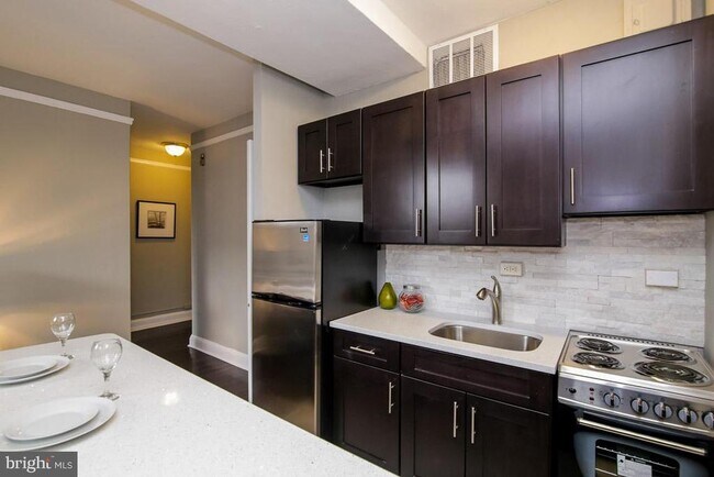 Building Photo - 2031 Locust St