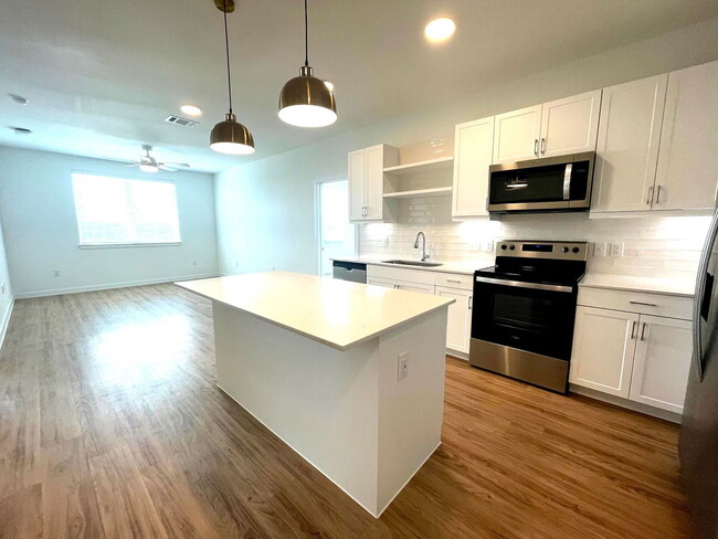 Building Photo - 1201 Wolf Cyn Rd