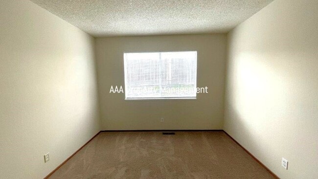 Building Photo - Nice 4 bedroom 2 bath Single family home in great neighborhood!