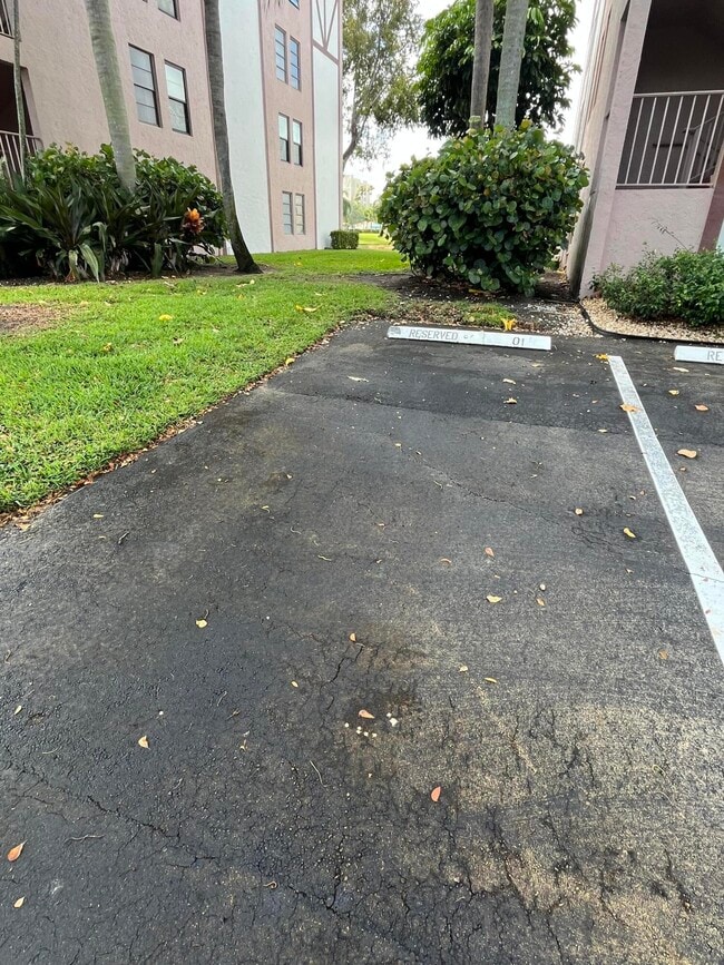 Building Photo - 7340 Amberly Ln
